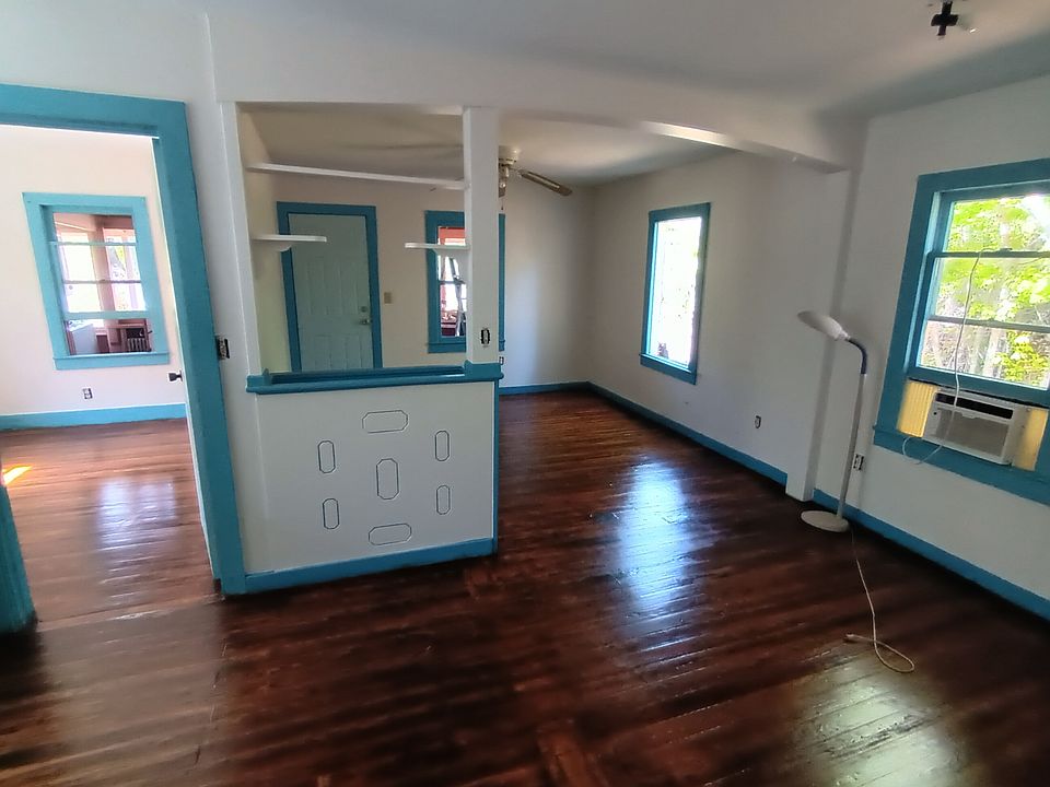 1st image of 10 Smith Street Ct
