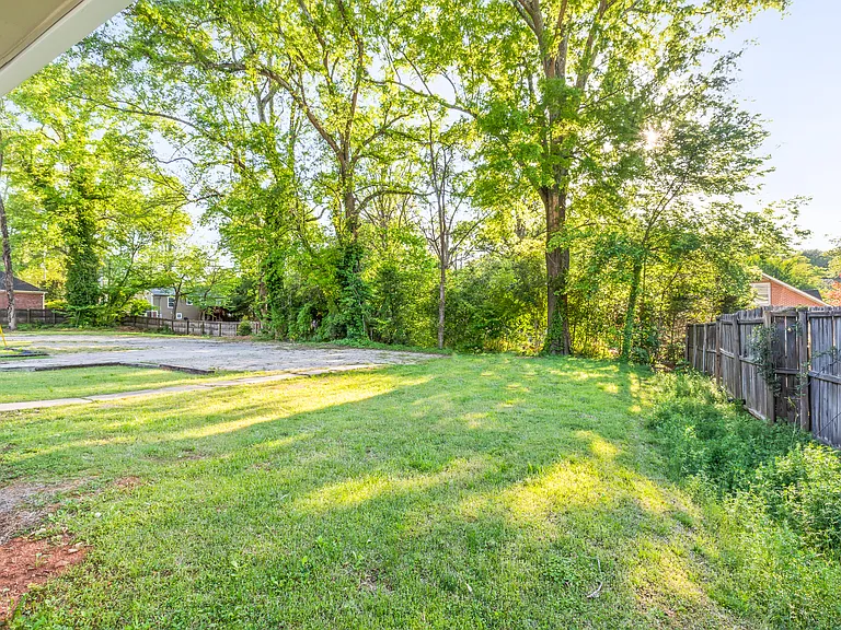 307 Springdale Dr #B — Photo 17