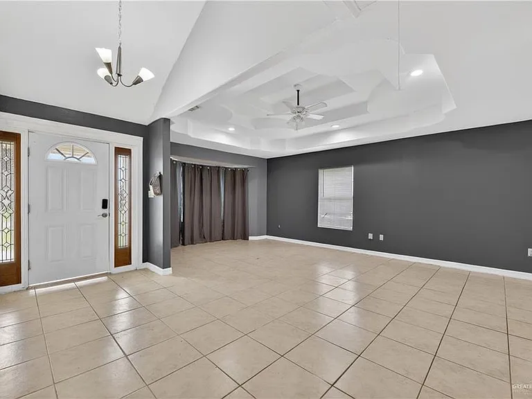 6703 S Oro Ln — Photo 4