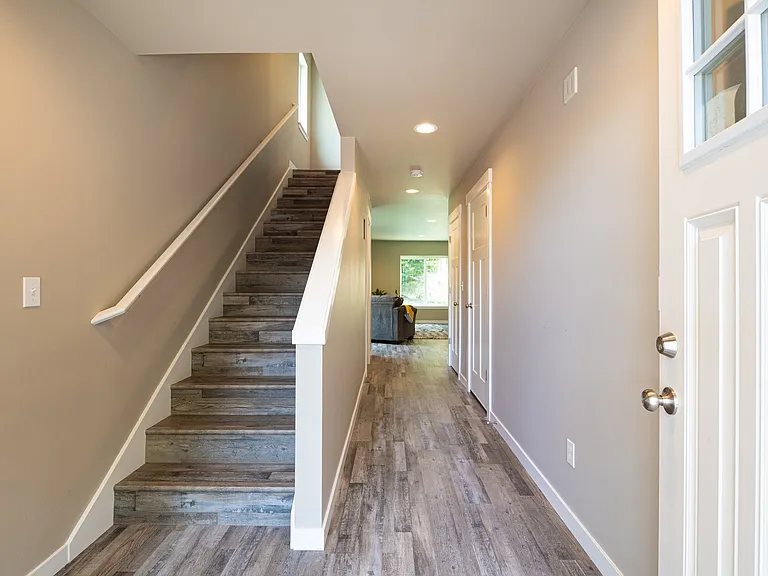 Townhomes/Apartments - 259 Se Ely St — Photo 23