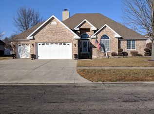 112 Oman Ct, Mattoon, IL 61938