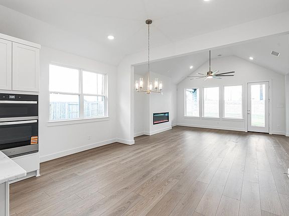 4th image of 7303 Shady Pecan Ln