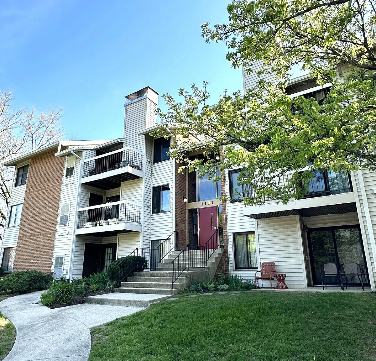 2 bed, 2.0 bath, 1008 sqft, $2,000 — Photo 1