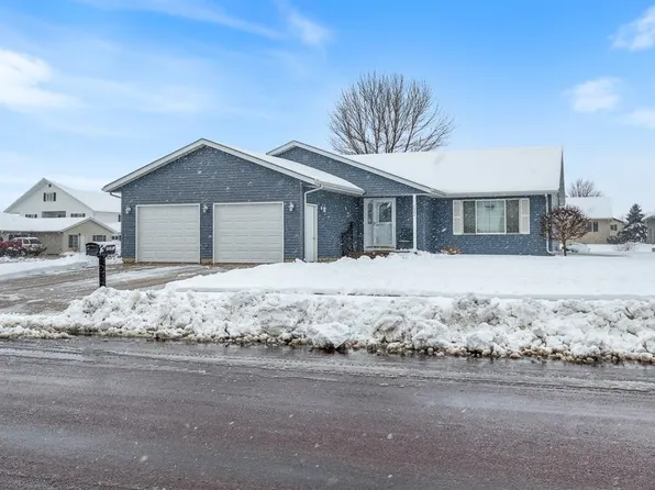 1221 Patricia Ct, Marshall, MN 56258