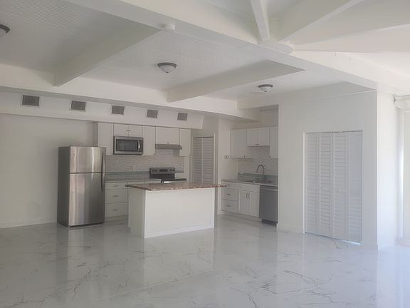 2nd image of 976 SW Hamlet Cir Unit B