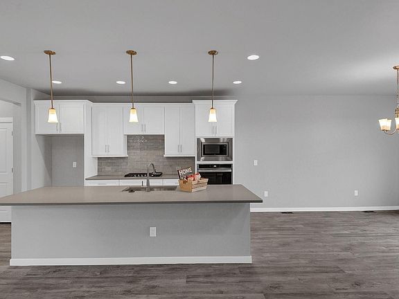 Kitchen with all appliances included. Gas range