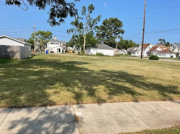 1338 6th St NW, Cedar Rapids, IA 52405