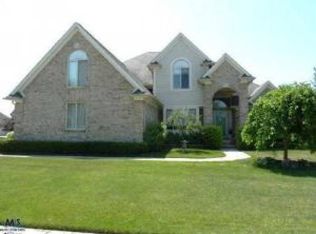 19902 Sycamore Dr, Macomb, MI 48044