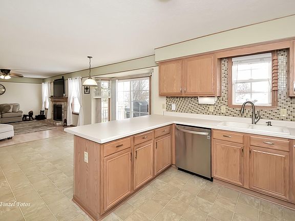 5th image of 202 White Oak Dr