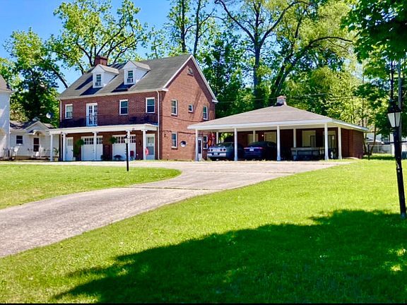 2nd image of 2056 Chestnut Ave