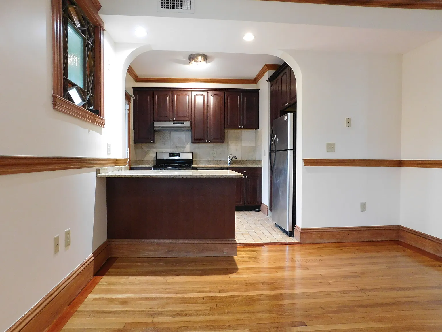 3 bed, 1400 sqft, $3,200 — Photo 3