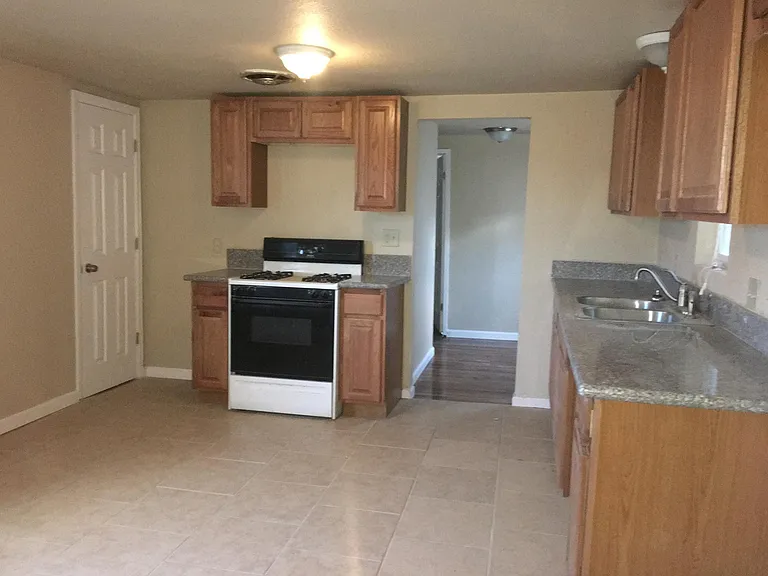 3423 W Pikes Peak Ave #A — Photo 7