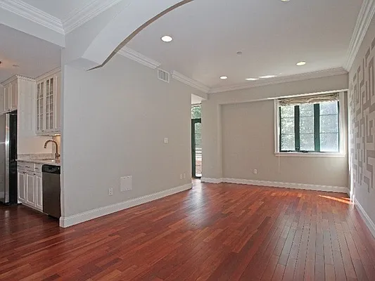 Sold by Re/Max In The City | media 6