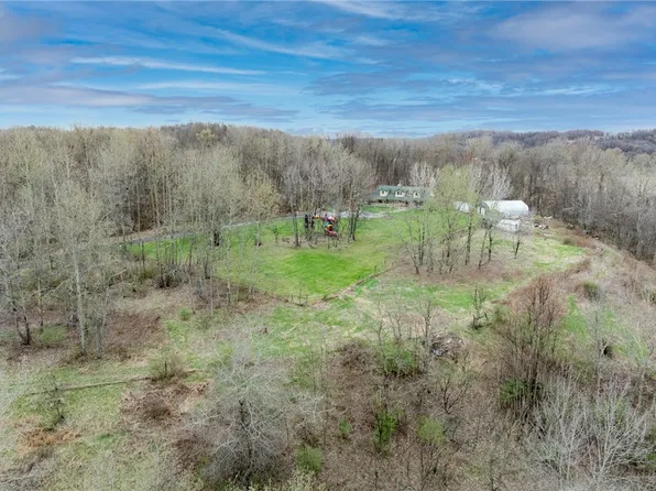 201 Sherwood Dr, New Galilee, PA 16141