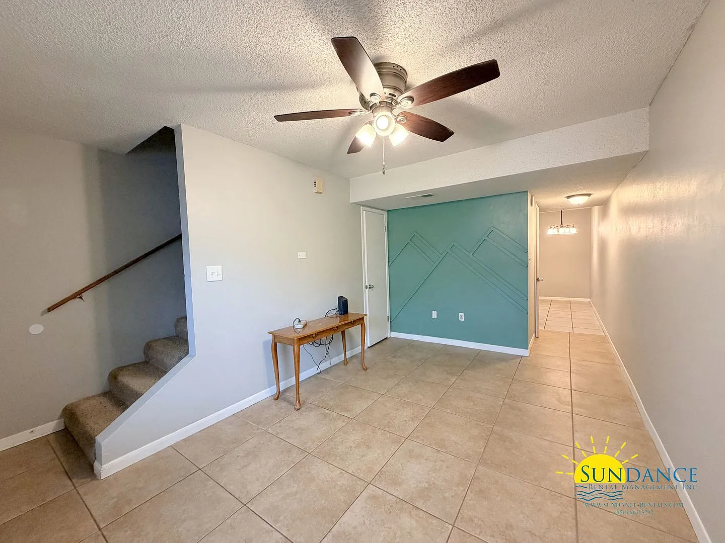 End-Unit Townhome located between Hurlburt Field and Eglin AFB w/ Fenced Yard! — Photo 2