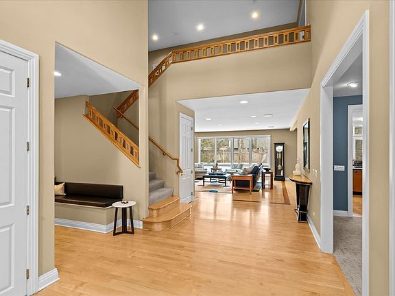 2nd image of 795 Carriage Way
