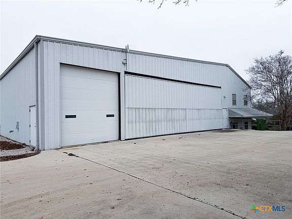 3rd image of 442 Tailwind Dr