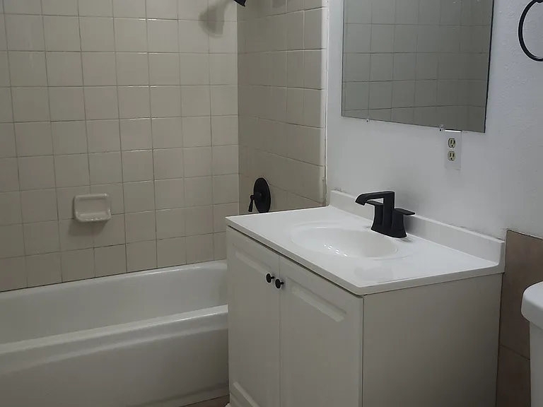 1221 N Peach Ave #112 — Photo 1