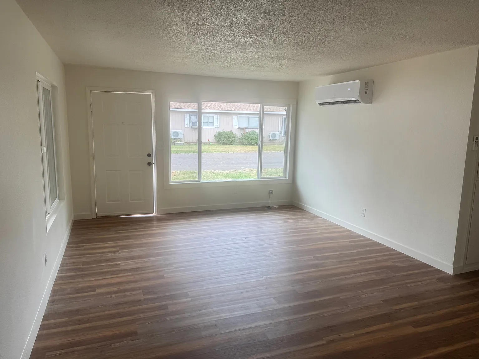 660 Hueners Lane - B — Photo 3