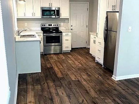 5th image of 710 Stowe Dr