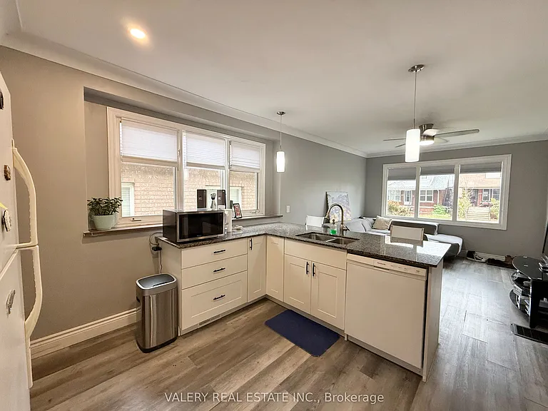 1102 Langlois Ave — Photo 11