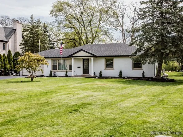 2055 Walnut Cir, Northbrook, IL 60062