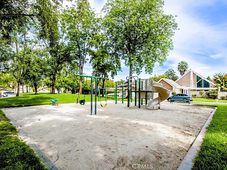 24 Cypress Tree Ln — Photo 33