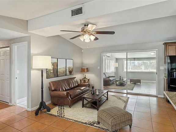 3rd image of 126 Seville Rd