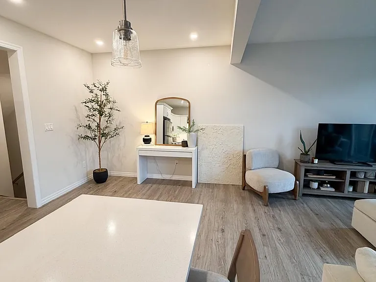 226 Renaissance Dr — Photo 6