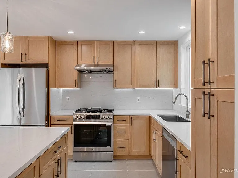 2714 Noriega St — Photo 7