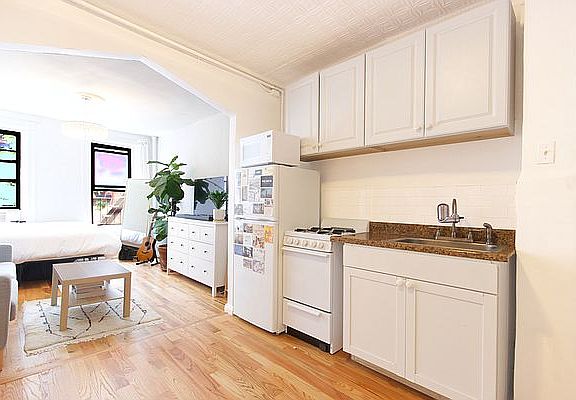 2nd image of 241 Mulberry St
