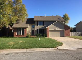 124 N Gleneagles Dr, Wichita, KS 67212