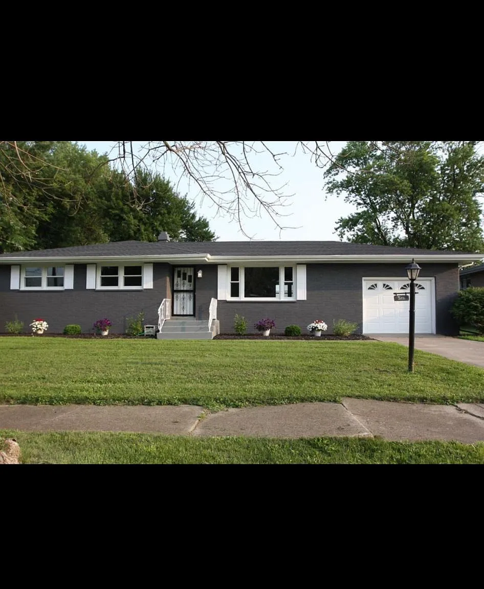 515 E 54th Pl — Photo 3