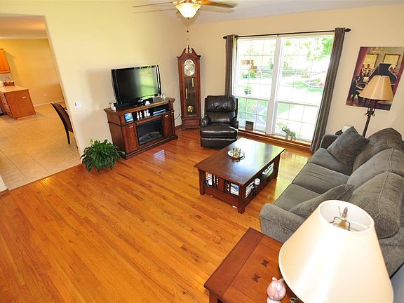 3rd image of 4207 Hilltop Dr