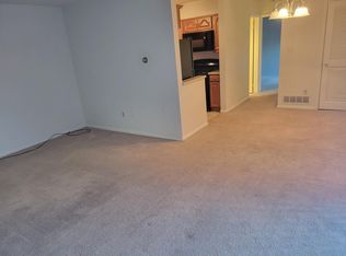 800 College Park Dr APT 2, Coraopolis, PA 15108