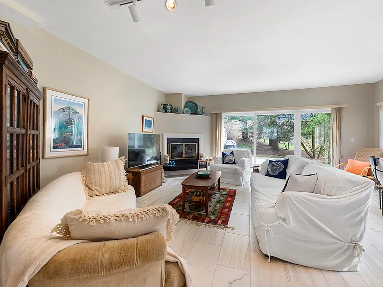 Hubbard Ln — Photo 2
