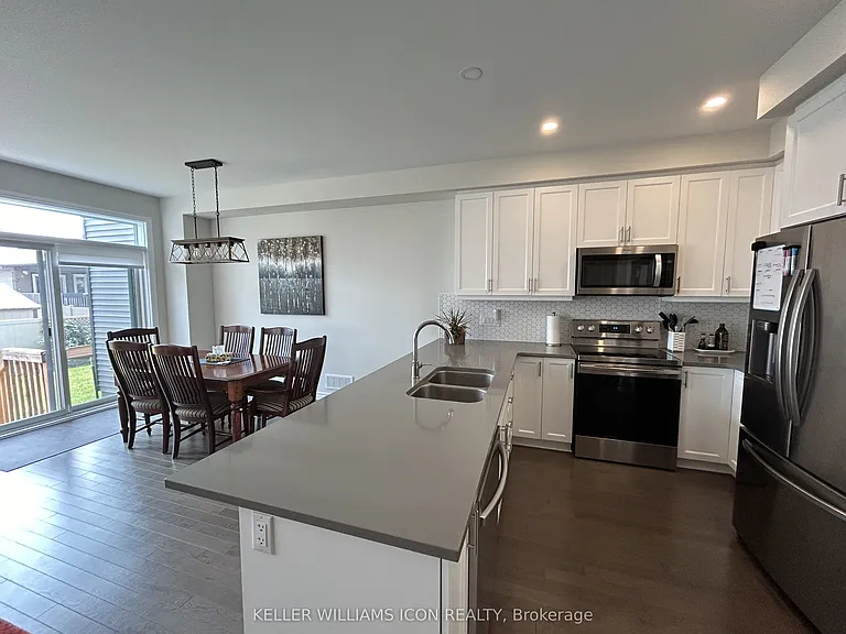 505 Manhattan Ct — Photo 8