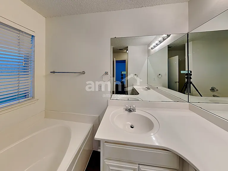8551 Western Meadows Dr — Photo 10