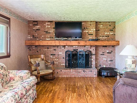 5th image of 9142 Mary Haynes Dr