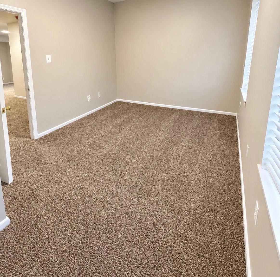 2 bed, 1.0 bath, 2996 sqft, $1,350 — Photo 4