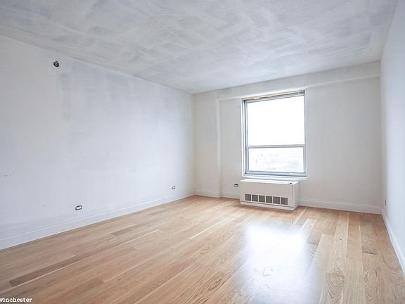 2nd image of 4502 N Winchester Ave #521