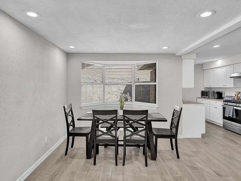 Penwood Dr — Photo 16
