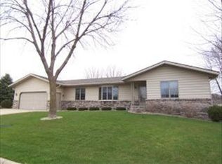 1585 Sunset Dr SW, Owatonna, MN 55060