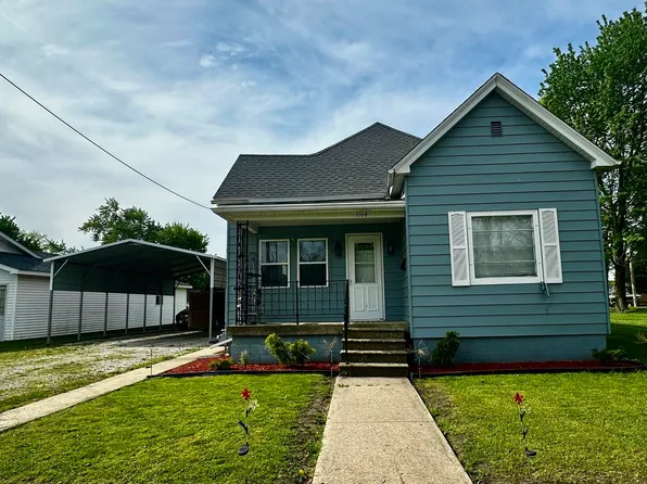 1104 E Jefferson St, Clinton, IL 61727