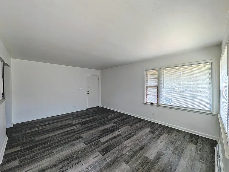 2705 Canterbury Ln #2705 — Photo 3