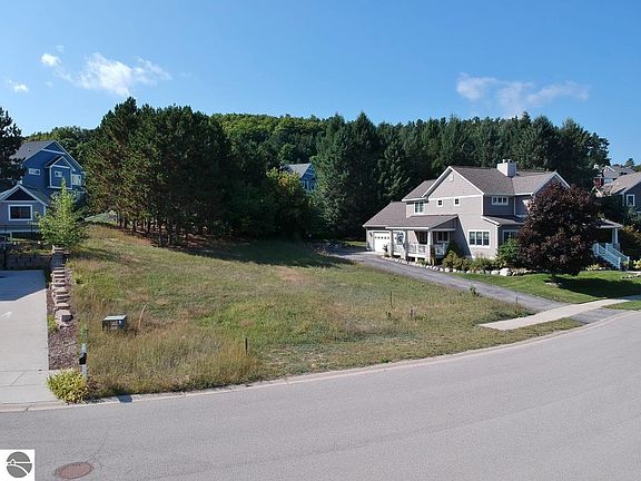 2nd image of 10642 Shrewbury St Lot 35
