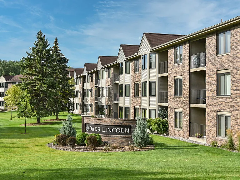 Oaks Lincoln Apartments — Photo 40