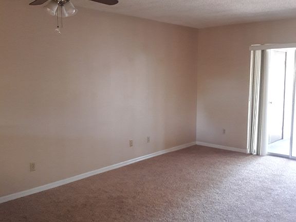 5th image of 2975 Sir Hamilton Cir #9