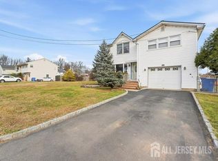 124 6th St, Middlesex, NJ 08846