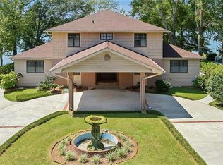 541 W Lakeshore Dr, Carriere, MS 39426